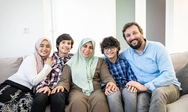 Malbatên pêşwaziyê ji bo penaberên biçûk ên bêkes tên xwestin!